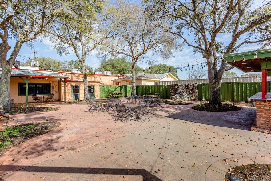 More Photos Of 15407 Highway 36, Needville Restaurant For Sale