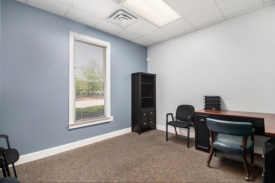 More Photos Of 1580 Warsaw Rd, Roswell Office For Lease