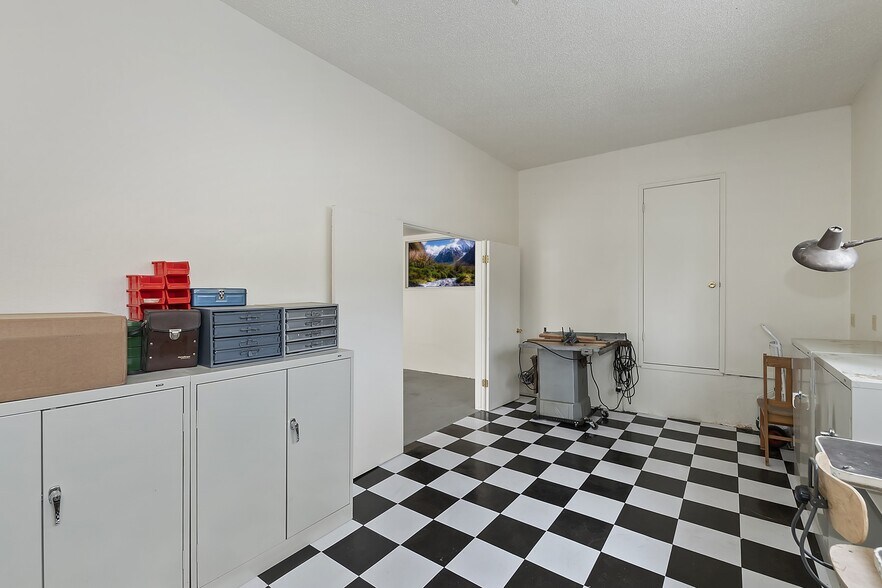 More Photos Of 39128 N Shore Dr, Fawnskin Specialty For Sale
