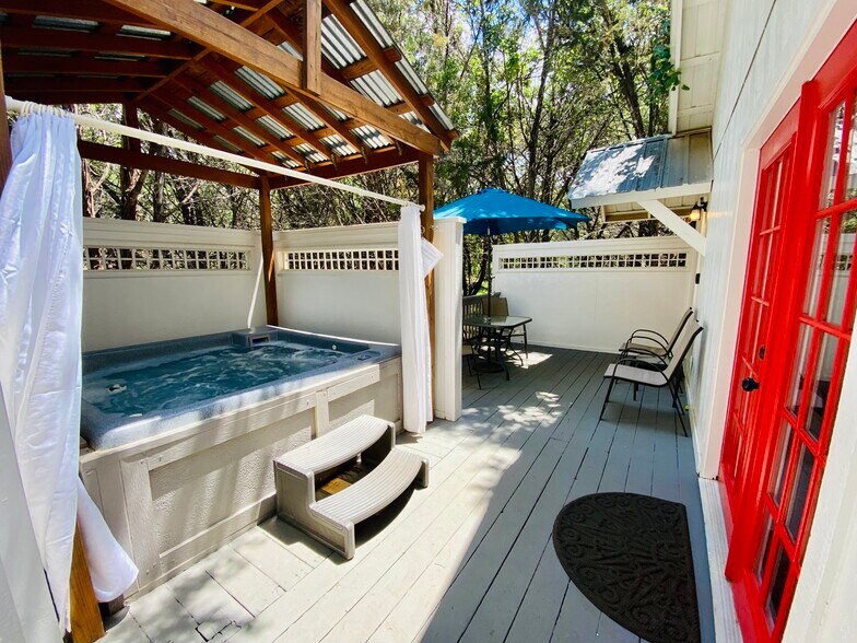 More Photos Of 104 Scudder Ln, Wimberley Hotel For Sale