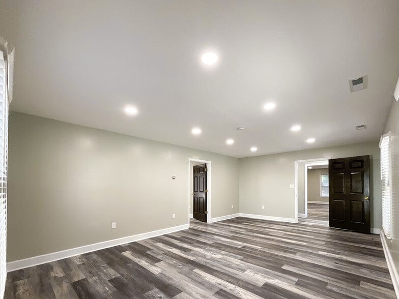 More Photos Of 1804 Lucas Ln, Charlotte Industrial For Lease