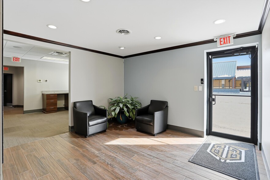 More Photos Of 8770 Purdue Rd, Indianapolis Office For Sale