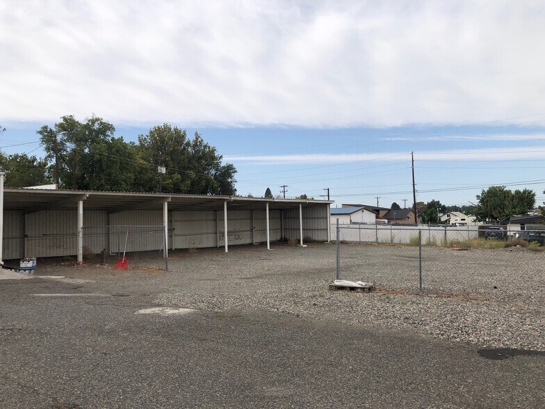 More Photos Of 536 W Deschutes Ave, Kennewick Warehouse For Sale