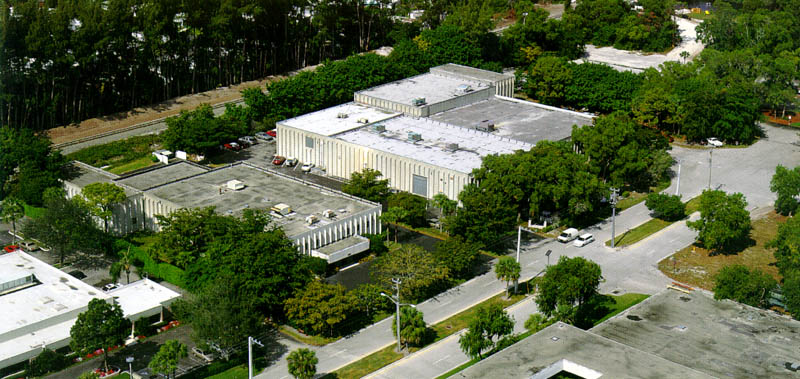 More Photos Of 637 Jim Moran Blvd, Deerfield Beach Warehouse For Lease