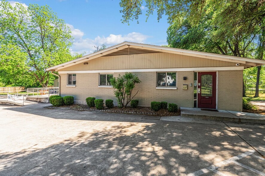 Primary Photo Of 4611 Menchaca Rd, Austin Medical For Sale