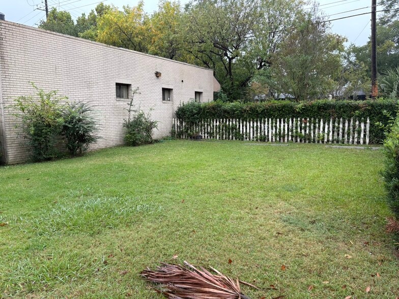 More Photos Of 906 Abercorn St, Savannah Office For Lease