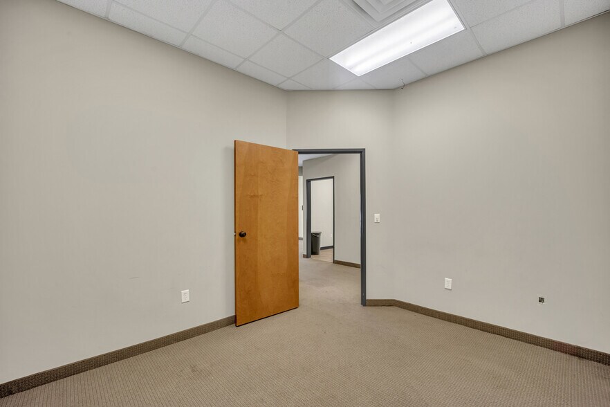 More Photos Of 1804 Owen Ct, Mansfield Light Distribution For Lease