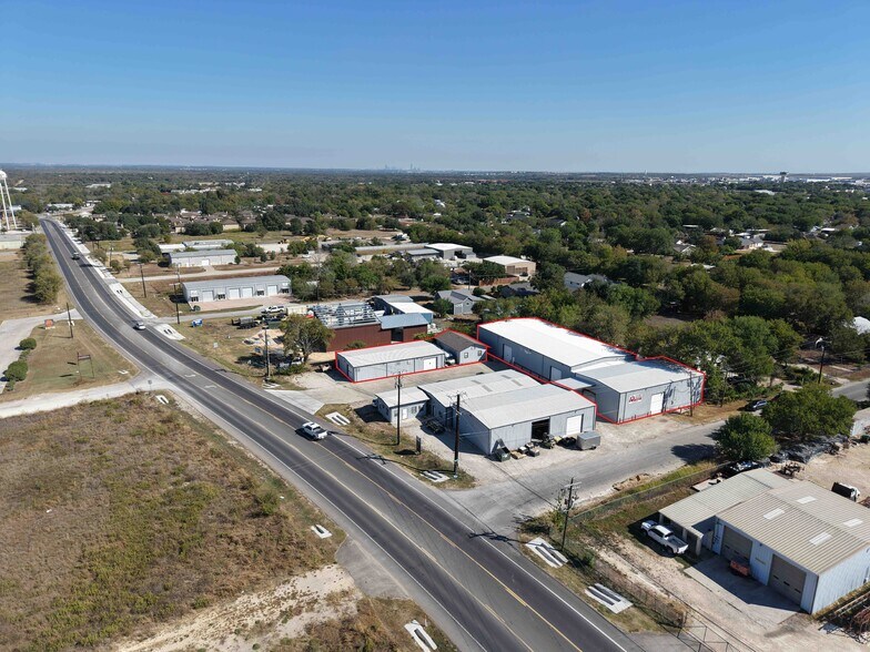 More Photos Of 602 S Loop 4, Buda Warehouse For Lease
