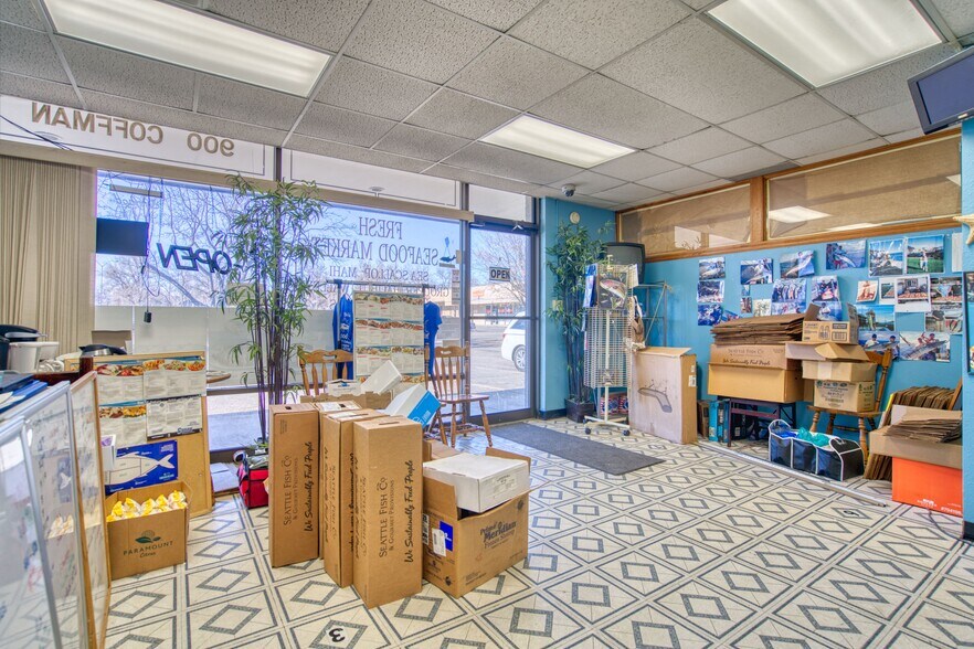 More Photos Of 900 Coffman St, Longmont General Retail For Lease