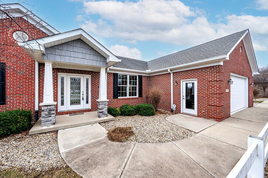 More Photos Of 65 Maplehurst Dr, Brownsburg Office For Sale