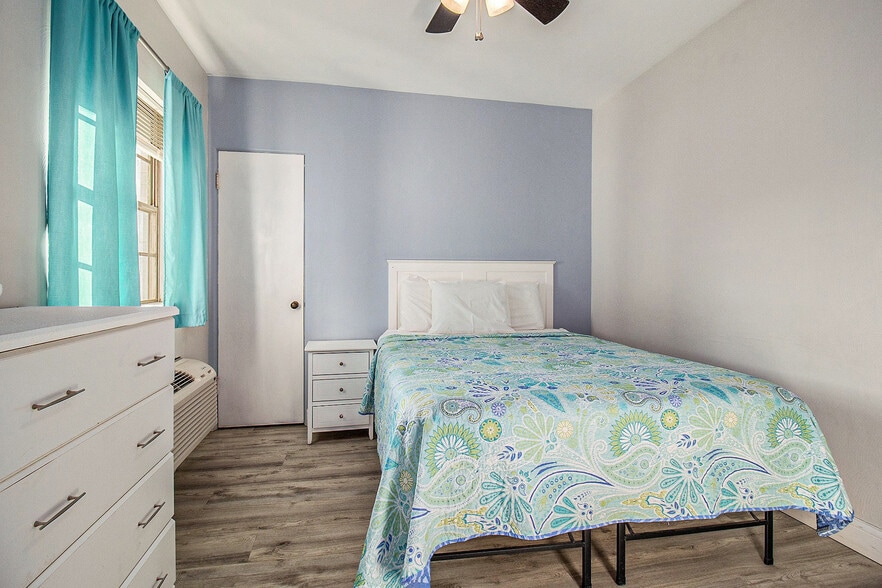 More Photos Of 520 Water St, Manistee Hotel For Sale