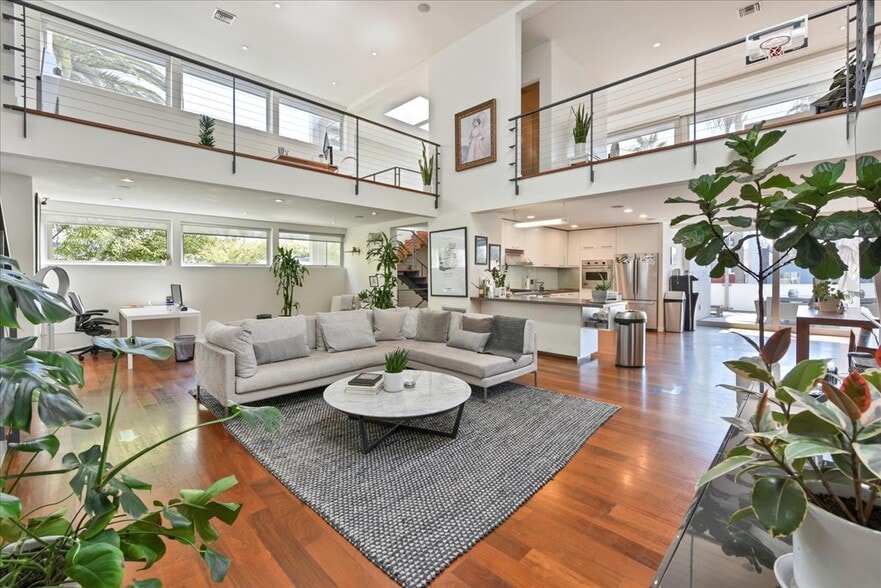 More Photos Of 1319 Abbot Kinney Blvd, Venice Loft Creative Space For Lease