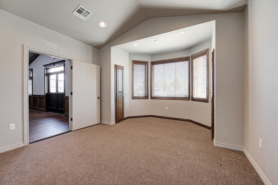 More Photos Of 450 E Main St, Yukon Religious Facility For Sale