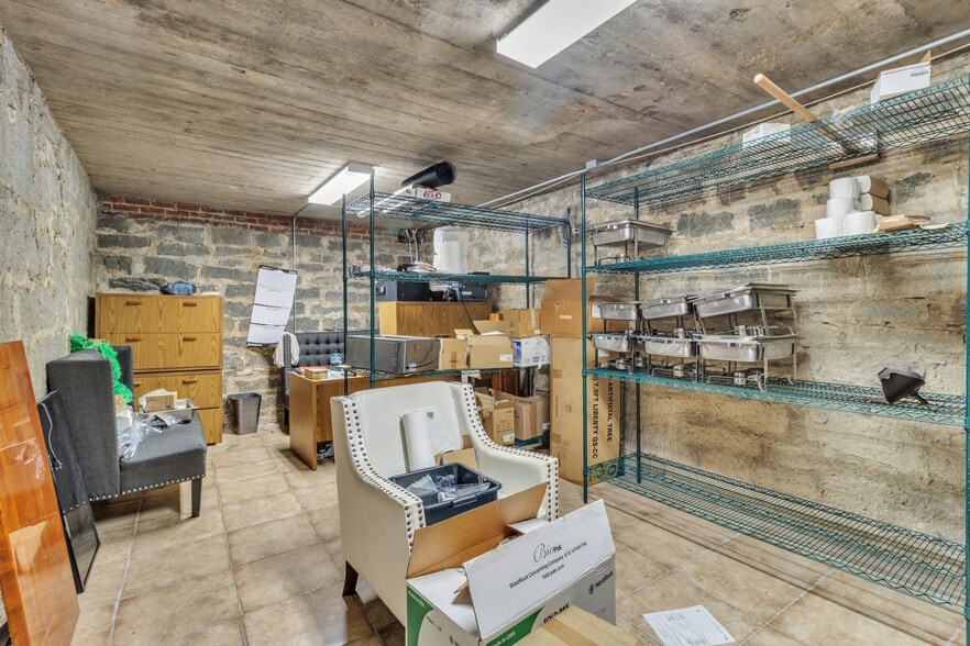 More Photos Of 33 S Carolina St, Hartwell Restaurant For Sale