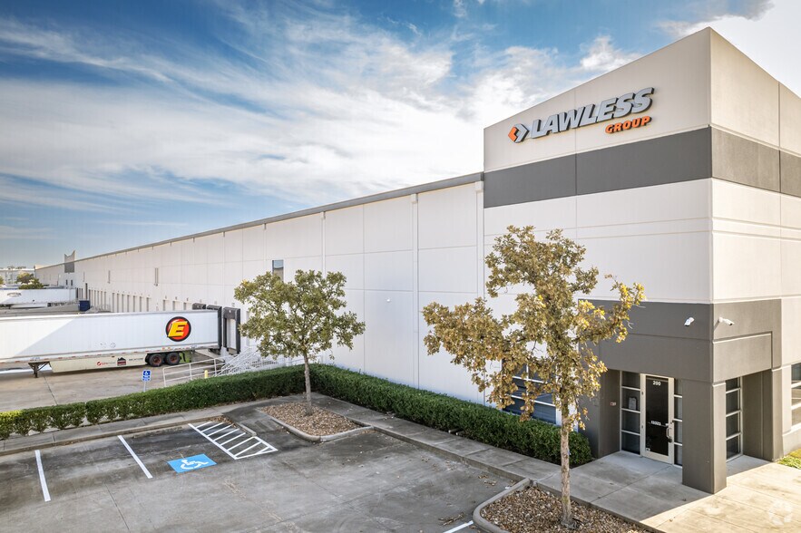 Primary Photo Of 13323 S Gessner Rd, Missouri City Warehouse For Lease