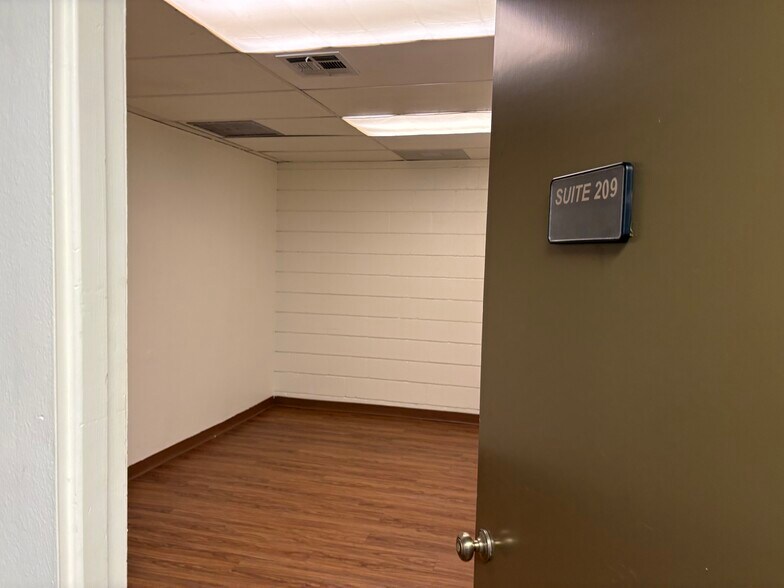 More Photos Of 655 N Palm Canyon Dr, Palm Springs Medical For Lease