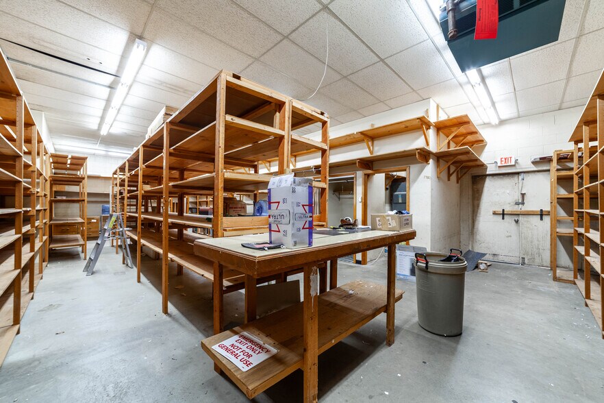 More Photos Of 500 W Reed St, Moberly Storefront For Lease