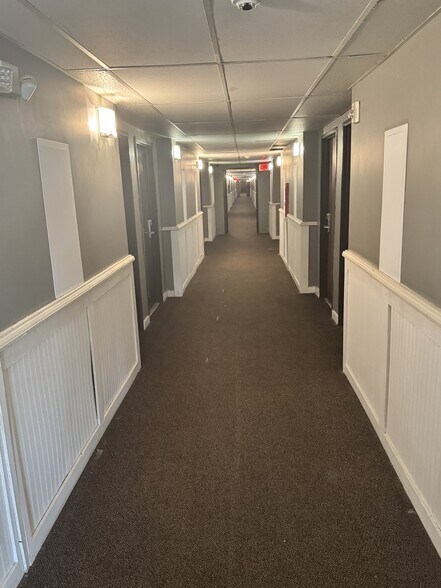 More Photos Of 1300 W Russell St, Sioux Falls Hotel For Sale