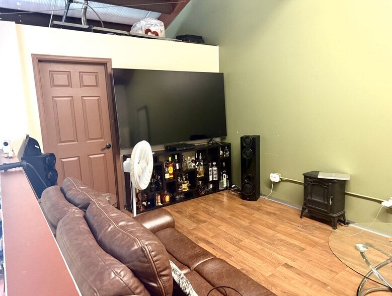 More Photos Of 2611 W 64th Ave, Denver Warehouse For Sale