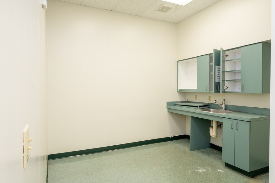 More Photos Of 195 Thomas Johnson Dr, Frederick Medical For Lease