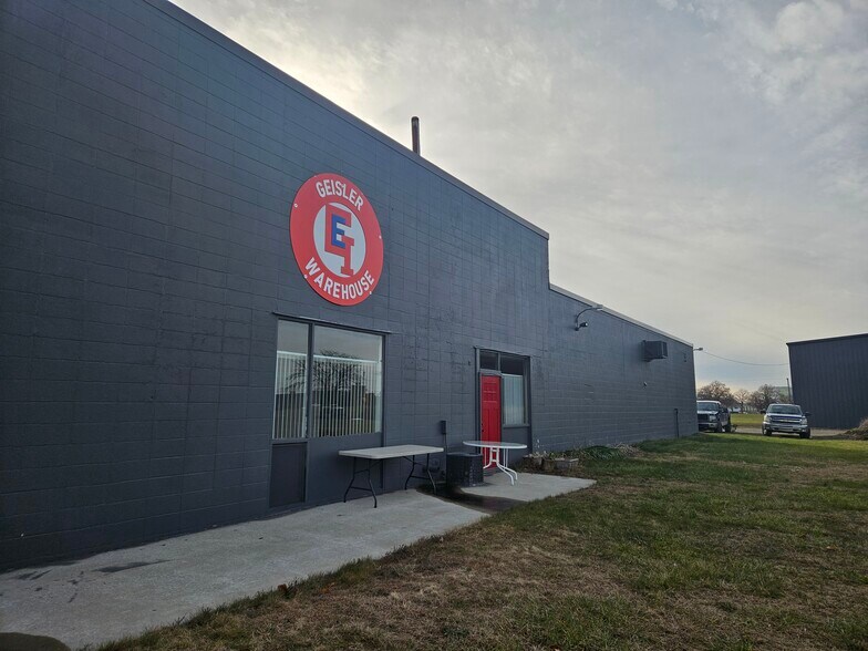 More Photos Of 1406-1414 E Pine St, Midland Warehouse For Lease