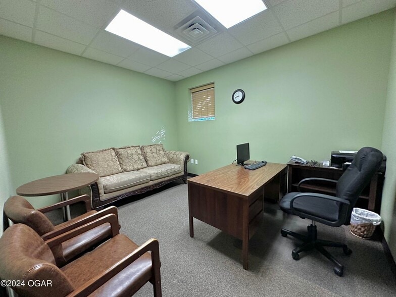More Photos Of 2702 Cunningham Ave, Joplin Medical For Lease