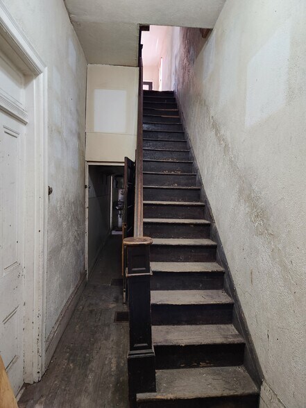 More Photos Of 1600 Bingham St, Pittsburgh Bar For Sale