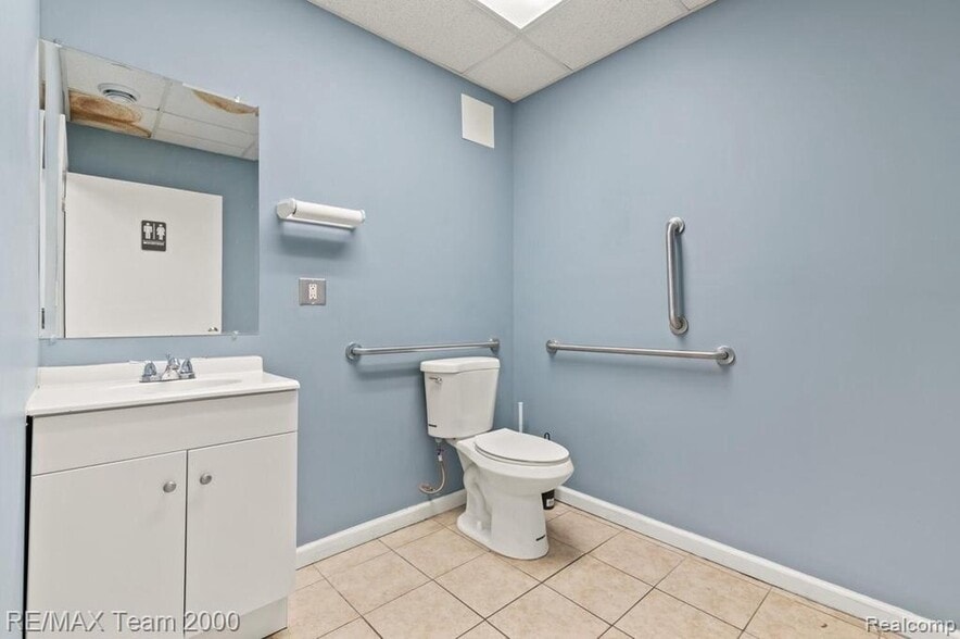 More Photos Of 5153 S Beech Daly St, Dearborn Heights Freestanding For Lease