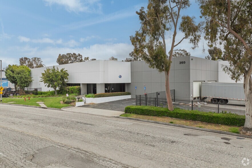 More Photos Of 360 W Victoria St, Compton Warehouse For Lease