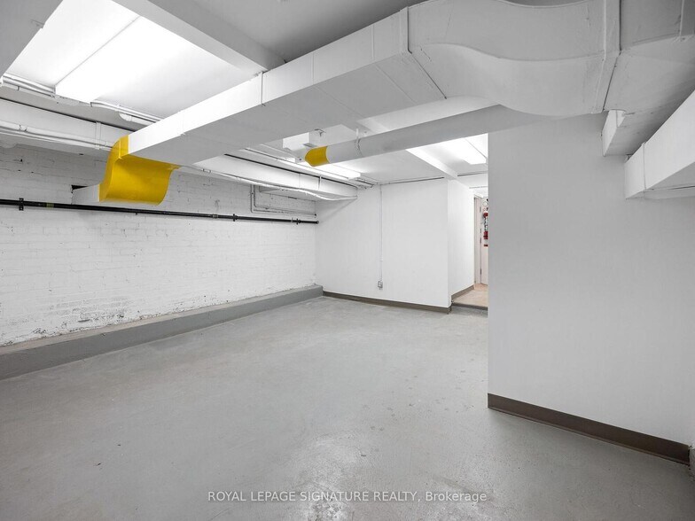 More Photos Of 1560 Queen St W, Toronto Storefront Retail Office For Lease