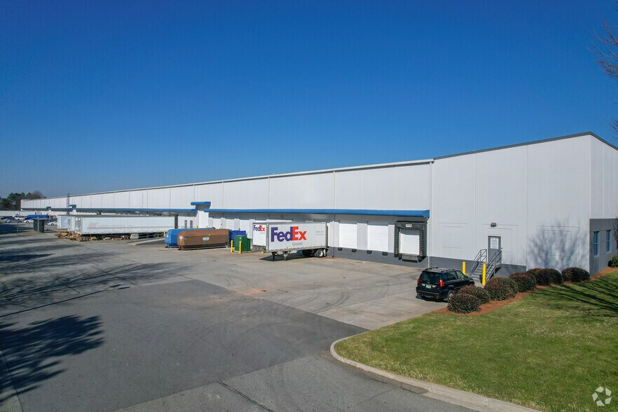More Photos Of 1327 Northbrook Pky, Suwanee Warehouse For Lease