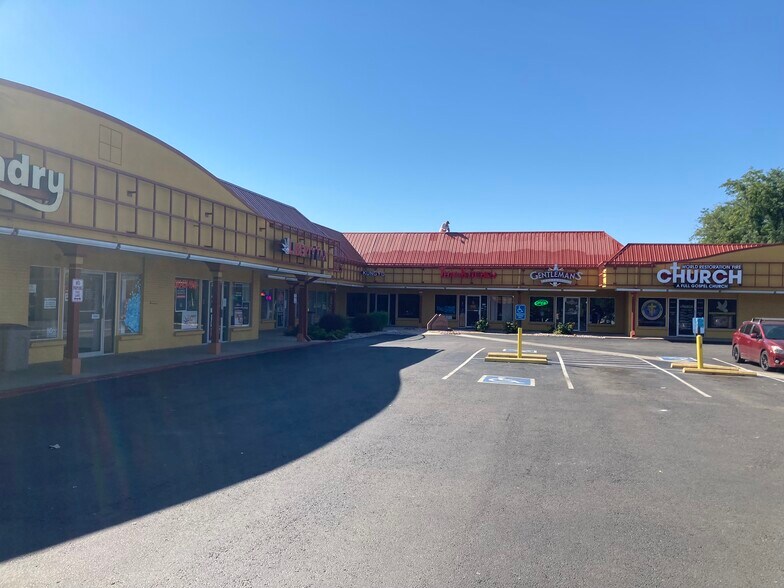 More Photos Of 2130 Main St, Longmont General Retail For Lease