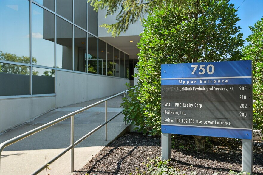 More Photos Of 700 Veterans Memorial Hwy, Hauppauge Unknown For Lease