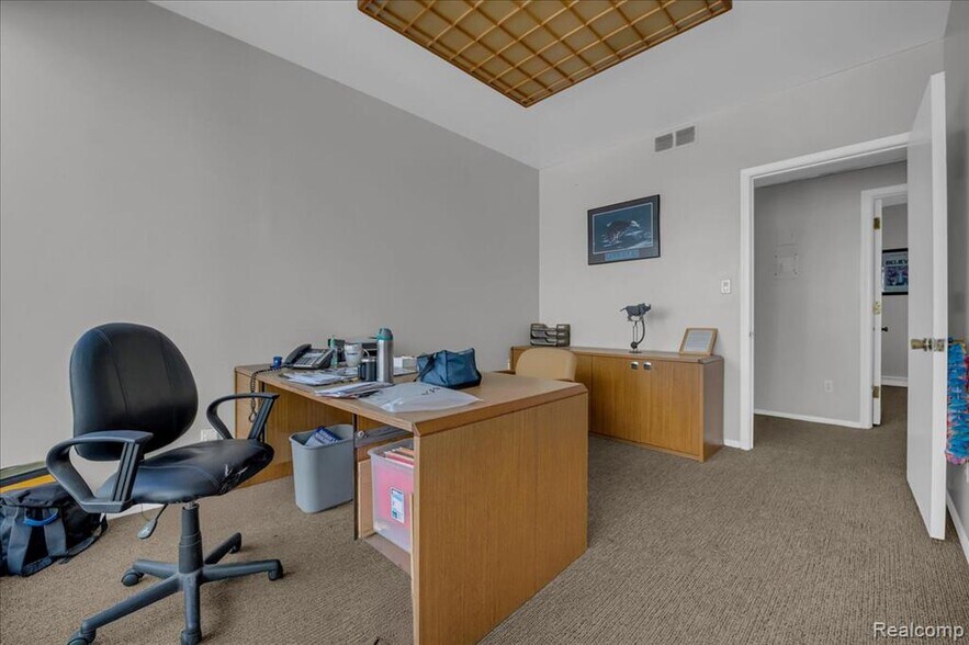 More Photos Of 3151 S Wayne Rd, Wayne Storefront Retail Office For Lease