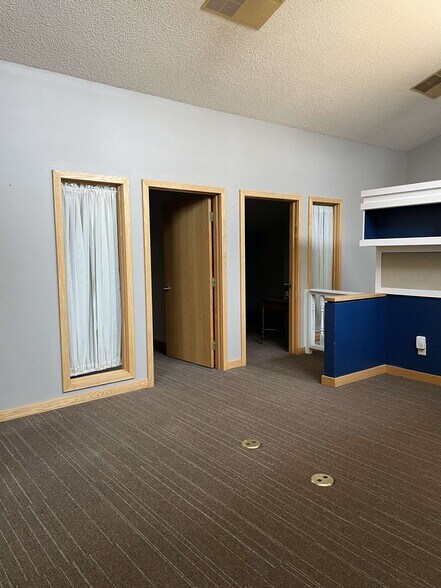 More Photos Of 228-246 Waterfall Dr, Elkhart Loft Creative Space For Sale