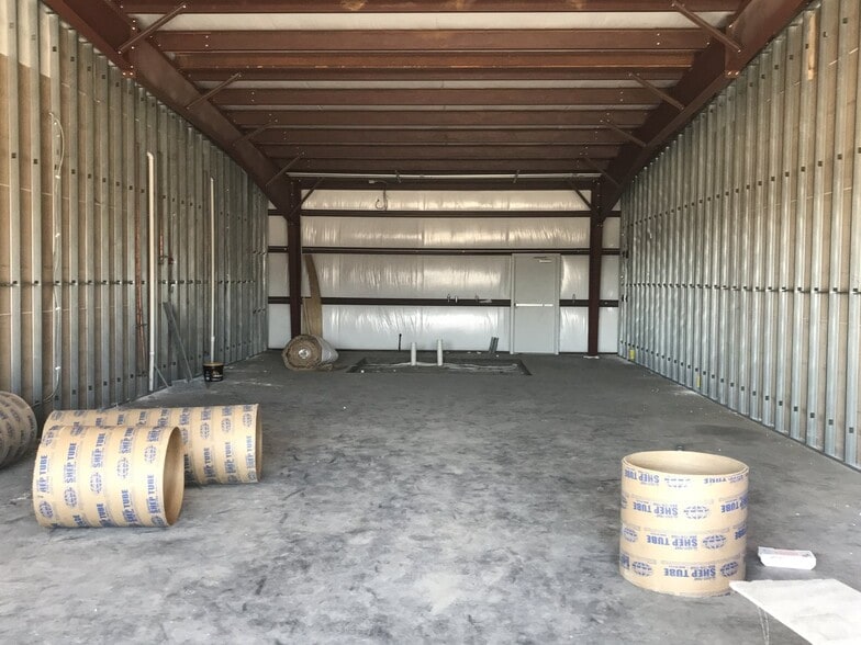 More Photos Of 2703 Outfiter's Dr, Gonzales General Retail For Lease
