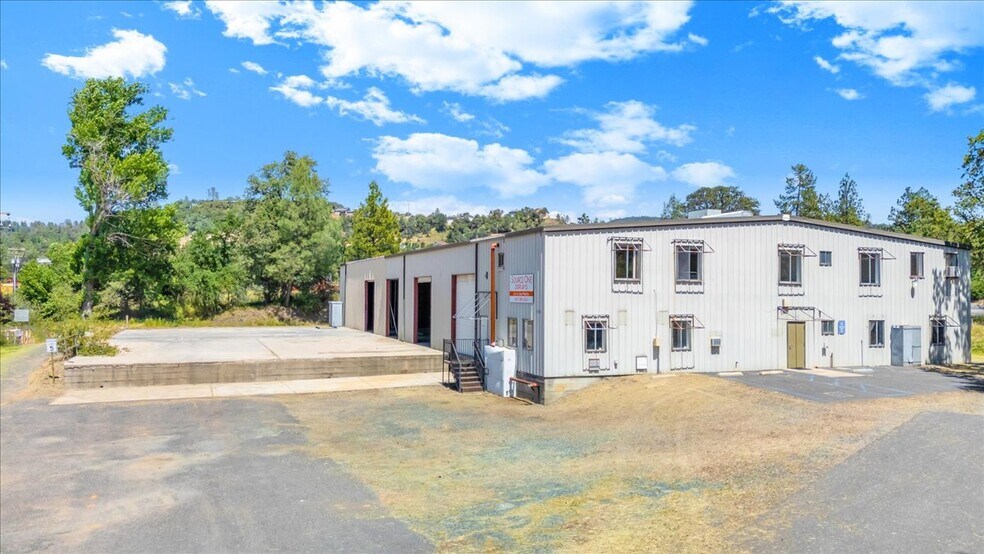 More Photos Of 20833 Mechanical Dr, Sonora Warehouse For Sale