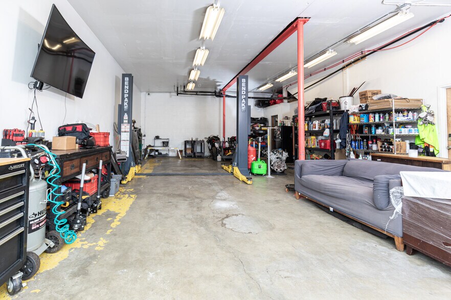 More Photos Of 4355 Lawehana St, Honolulu Industrial For Sale