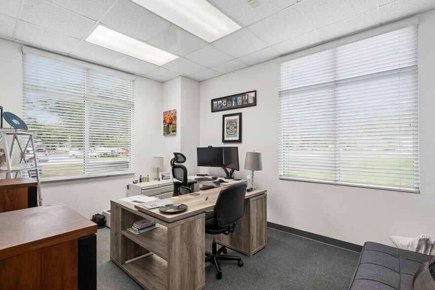 More Photos Of 497 Jessen Ln, Charleston Warehouse For Lease
