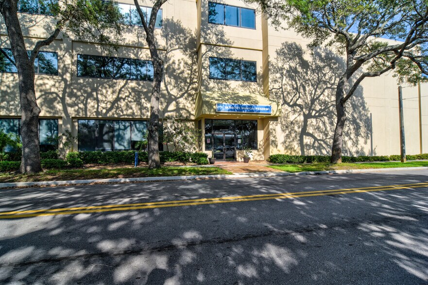 More Photos Of 1255 Cleveland St, Clearwater Office For Lease