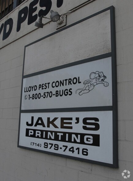 More Photos Of 566 E Dyer Rd, Santa Ana Warehouse For Sale