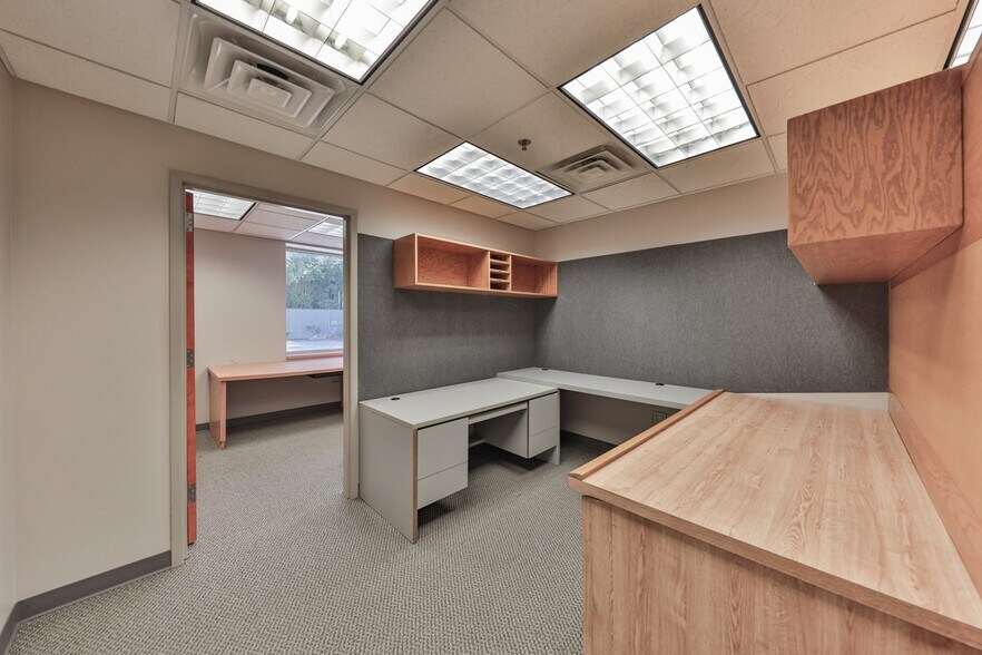 More Photos Of 2299 Brodhead Rd, Bethlehem Office For Sale