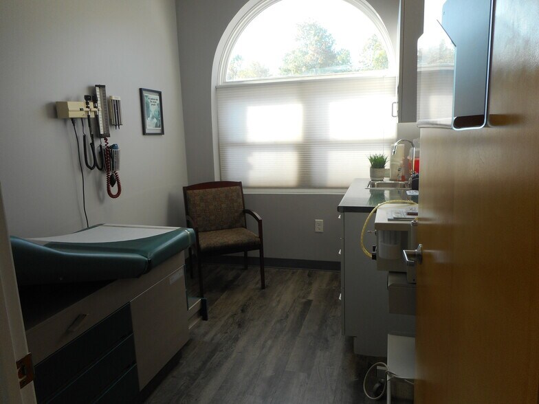 More Photos Of 504 Hamburg Tpke, Wayne Medical For Sale