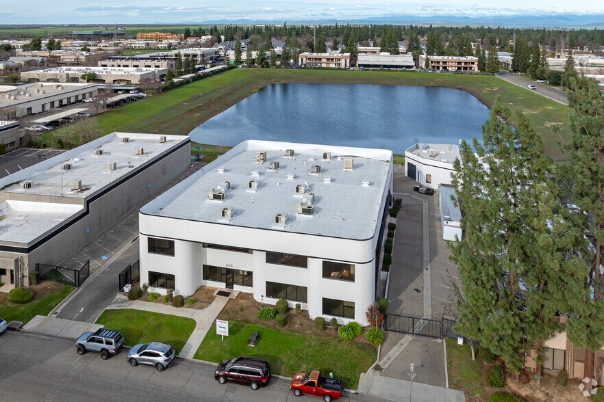 More Photos Of 426 W Bedford Ave, Fresno Light Manufacturing For Lease
