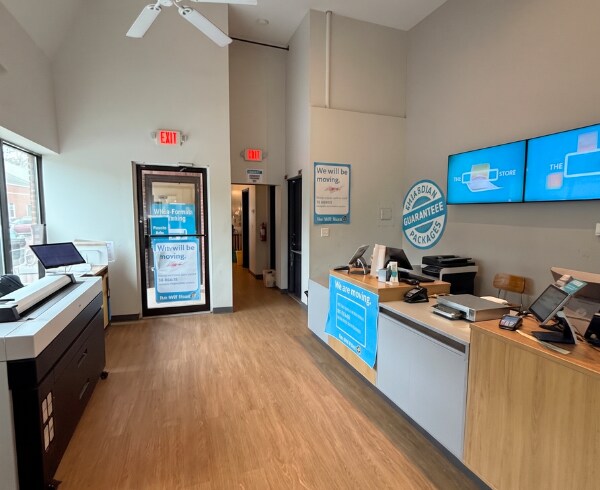 More Photos Of 2 Main St, Sag Harbor Storefront For Lease