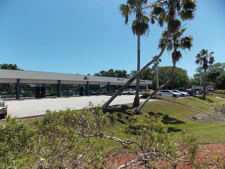 More Photos Of 335 Pineda Ct, Melbourne Unknown For Lease