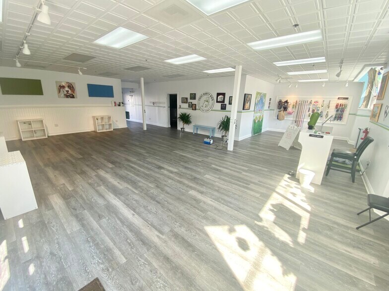 More Photos Of 28 Chestnut St, Andover Storefront Retail Office For Lease