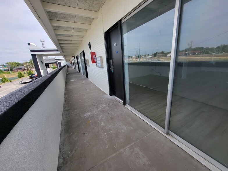 More Photos Of 7350 N Hanley Rd, Hazelwood Hotel For Sale