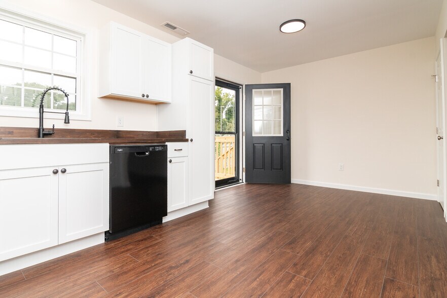 More Photos Of 105 E Adams St, Georgetown Apartments For Sale