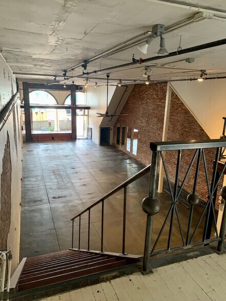 More Photos Of 62-66 Windward Ave, Venice Storefront Retail Office For Lease